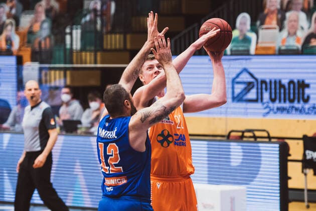 easyCredit BBL 33 Matchday RASTA Vechta vs SYNTAINICS MBC, 05 05 2021 Djordje Pantelic SYNTAINICS MBC, 12 , Bjoern Thomas Rohwer RASTA Vechta, 22 easyCredit BBL 33 Matchday RASTA Vechta vs SYNTAINICS MBC on 05 05 2021 in Vechta RASTA Dome , Germany, Copyright: xBEAUTIFULxSPORTS Neddermannx