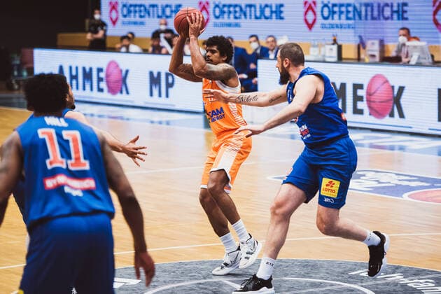easyCredit BBL 33 Matchday RASTA Vechta vs SYNTAINICS MBC, 05 05 2021 Edgar Sosa RASTA Vechta, 12 , Djordje Pantelic SYNTAINICS MBC, 12 easyCredit BBL 33 Matchday RASTA Vechta vs SYNTAINICS MBC on 05 05 2021 in Vechta RASTA Dome , Germany, Copyright: xBEAUTIFULxSPORTS Neddermannx