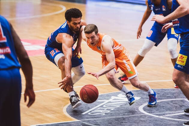 easyCredit BBL 33 Matchday RASTA Vechta vs SYNTAINICS MBC, 05 05 2021 Quinton Hooker SYNTAINICS MBC, 21 , Jannes Hundt RASTA Vechta, 20 easyCredit BBL 33 Matchday RASTA Vechta vs SYNTAINICS MBC on 05 05 2021 in Vechta RASTA Dome , Germany, Copyright: xBEAUTIFULxSPORTS Neddermannx