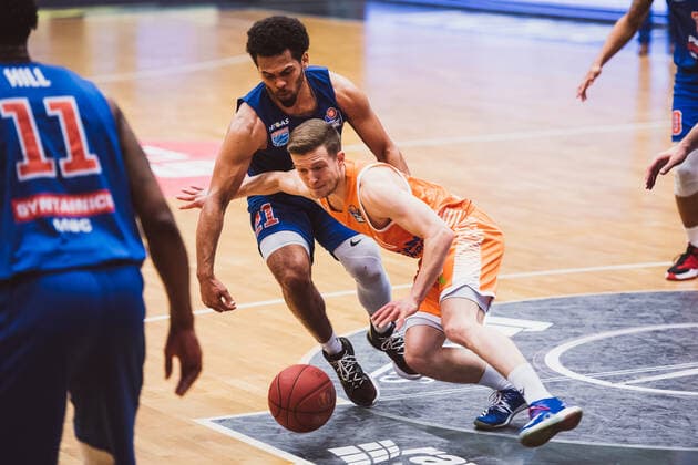 easyCredit BBL 33 Matchday RASTA Vechta vs SYNTAINICS MBC, 05 05 2021 Quinton Hooker SYNTAINICS MBC, 21 , Jannes Hundt RASTA Vechta, 20 easyCredit BBL 33 Matchday RASTA Vechta vs SYNTAINICS MBC on 05 05 2021 in Vechta RASTA Dome , Germany, Copyright: xBEAUTIFULxSPORTS Neddermannx