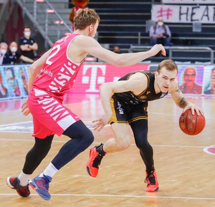 Arnas VeliÄka Basketball Loewen Braunschweig 24 tries to get past Kilian Binapfl Telekom Baskets Bonn, 12 Telekom Baskets Bonn vs Basketball Loewen Braunschweig, Mens, Basketball, Bundesliga, 33 Matchday, 2020 2021, 04 05 2021 Telekom Baskets Bonn vs Basketball Loewen Braunschweig, Mens, Basketball, Bundesliga, 33 Matchday, 2020 2021, 04 05 2021 Bonn Copyright: xJulianxMeusel Eibner-Pressefotox EP_JML