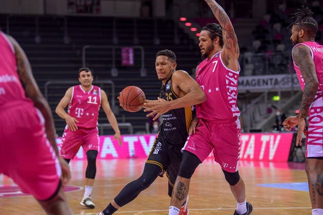 easyCredit BBL, Telekom Baskets Bonn vs Basketball Loewen Braunschweig, 05 05 2021 Karim Jallow Basketball Loewen Braunschweig, 35 , Chris Babb Telekom Baskets Bonn, 7 , easyCredit BBL, Telekom Baskets Bonn vs Basketball Loewen Braunschweig on 05 05 2021 at Telekom Dome Bonn, Bonn Nordrhein Westfalen Copyright: xBEAUTIFULxSPORTS Mueller-Laschetx