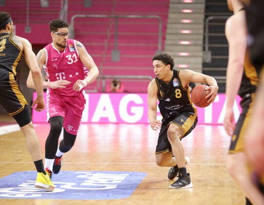 Isaiah Philmore Telekom Baskets Bonn vs James Robinson Basketball Löwen Braunschweig easyCredit BBL 1 Bundesliga , Season 2020 2021 , Matchday 33