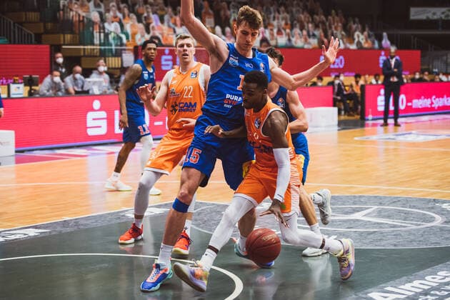 easyCredit BBL 33 Matchday RASTA Vechta vs SYNTAINICS MBC, 05 05 2021 Philipp Hartwich SYNTAINICS MBC, 15 , Joshua Adam Young RASTA Vechta, 8 easyCredit BBL 33 Matchday RASTA Vechta vs SYNTAINICS MBC on 05 05 2021 in Vechta RASTA Dome , Germany, Copyright: xBEAUTIFULxSPORTS Neddermannx