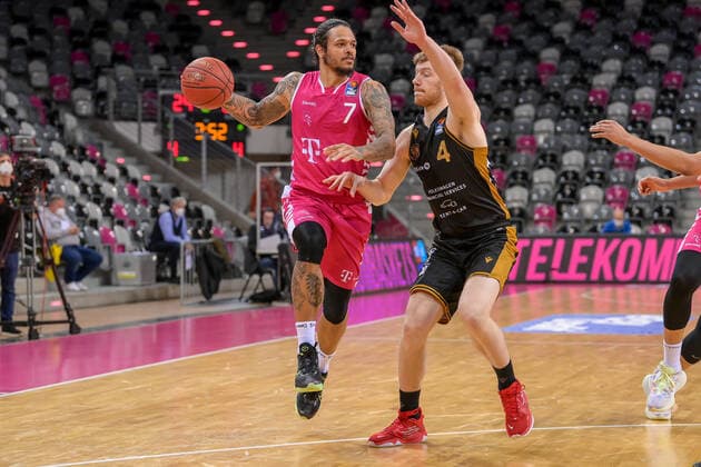 easyCredit BBL, Telekom Baskets Bonn vs Basketball Loewen Braunschweig, 05 05 2021 Chris Babb Telekom Baskets Bonn 7 , Luc van Slooten Basketball Loewen Braunschweig 11 , easyCredit BBL, Telekom Baskets Bonn vs Basketball Loewen Braunschweig on 05 05 2021 at Telekom Dome Bonn, Bonn Nordrhein Westfalen Copyright: xBEAUTIFULxSPORTS Mueller-Laschetx