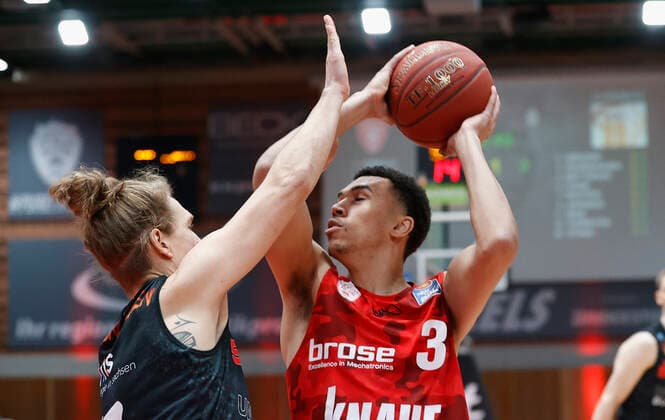 05 05 2021, Basketball, BBL 2020 2021, 33 Matchday, s Oliver Wuerzburg NINERS Chemnitz, GER, Wuerzburg, s Oliver Arena, Picture from left Malte Ziegenhagen NINERS Chemnitz and Tyson Ward s Oliver Wuerzburg Copyright: HMBxMedia xHeikoxBecker