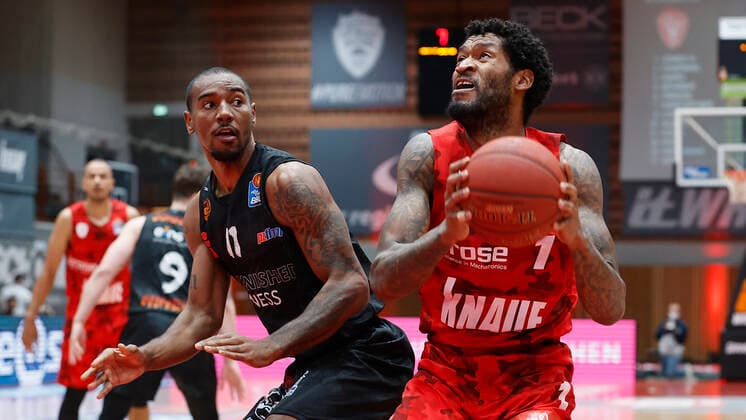 05 05 2021, Basketball, BBL 2020 2021, 33 Matchday, s Oliver Wuerzburg NINERS Chemnitz, GER, Wuerzburg, s Oliver Arena, Picture from left Isiaha Mike NINERS Chemnitz and Perry Jones III s Oliver Wuerzburg Copyright: HMBxMedia xHeikoxBecker