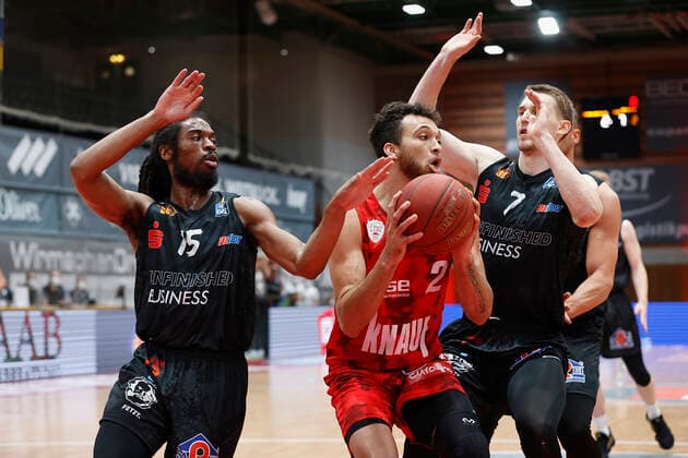 05 05 2021, Basketball, BBL 2020 2021, 33 Matchday, s Oliver Wuerzburg NINERS Chemnitz, GER, Wuerzburg, s Oliver Arena, picture from left Marcus Thornton NINERS Chemnitz , Brekkott Chapman s Oliver Wuerzburg and Jonas Richter NINERS Chemnitz Copyright: HMBxMedia xHeikoxBecker
