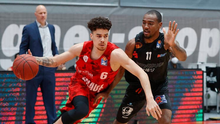 05 05 2021, Basketball, BBL 2020 2021, 33 Matchday, s Oliver Wuerzburg NINERS Chemnitz, GER, Wuerzburg, s Oliver Arena, Picture f li Tyson Ward s Oliver Wuerzburg and Isiaha Mike NINERS Chemnitz Copyright: HMBxMedia xHeikoxBecker