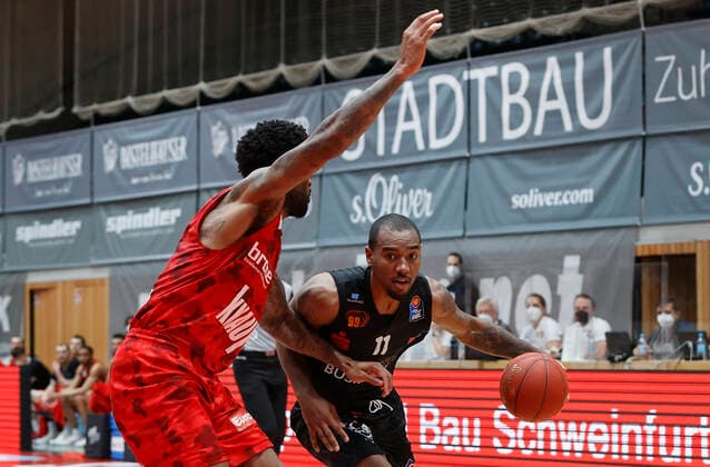05 05 2021, Basketball, BBL 2020 2021, 33 Matchday, s Oliver Wuerzburg NINERS Chemnitz, GER, Wuerzburg, s Oliver Arena, picture from left Perry Jones III s Oliver Wuerzburg and Isiaha Mike NINERS Chemnitz Copyright: HMBxMedia xHeikoxBecker