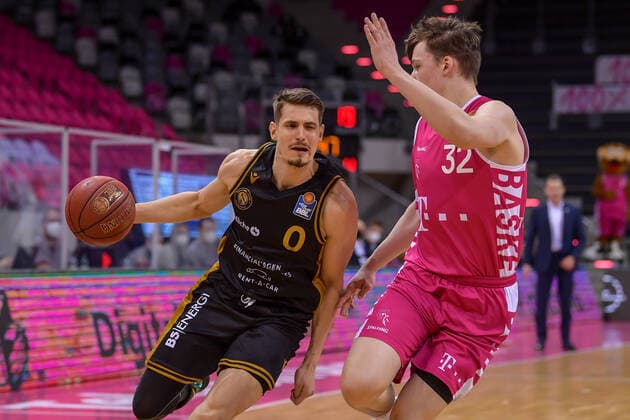 easyCredit BBL, Telekom Baskets Bonn vs Basketball Loewen Braunschweig, 05 05 2021 Lukas Wank Basketball Loewen Braunschweig, 0 , Simonas Lukosius Telekom Baskets Bonn, 32 , easyCredit BBL, Telekom Baskets Bonn vs Basketball Loewen Braunschweig on 05 05 2021 at Telekom Dome Bonn, Bonn Nordrhein Westfalen Copyright: xBEAUTIFULxSPORTS Mueller-Laschetx