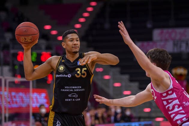 easyCredit BBL, Telekom Baskets Bonn vs Basketball Loewen Braunschweig, 05 05 2021 Karim Jallow Basketball Löwen Braunschweig, 35 , easyCredit BBL, Telekom Baskets Bonn vs Basketball Loewen Braunschweig on 05 05 2021 at Telekom Dome Bonn, Bonn North Rhine Westphalia Copyright: xBEAUTIFULxSPORTS Mueller-Laschetx