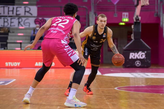 easyCredit BBL, Telekom Baskets Bonn vs Basketball Loewen Braunschweig, 05 05 2021 Arnas Velicka Basketball Loewen Braunschweig, 24 , Gabriel de Oliveira Telekom Baskets Bonn, 22 , easyCredit BBL, Telekom Baskets Bonn vs Basketball Loewen Braunschweig on 05 05 2021 at Telekom Dome Bonn, Bonn Nordrhein Westfalen Copyright: xBEAUTIFULxSPORTS Mueller-Laschetx