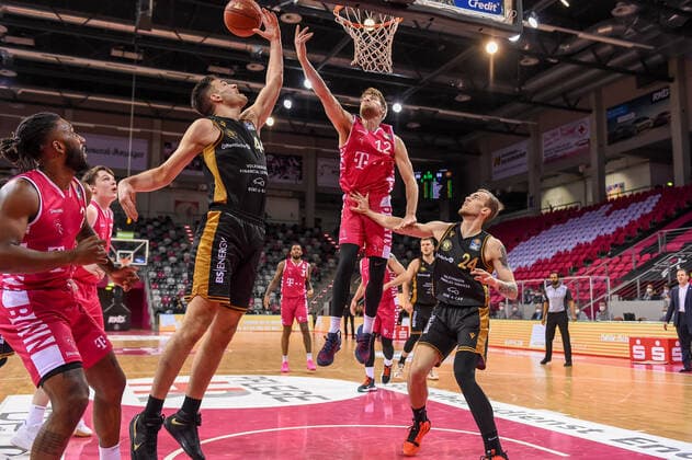easyCredit BBL, Telekom Baskets Bonn vs Basketball Loewen Braunschweig, 05 05 2021 Benedikt Turudic Basketball Loewen Braunschweig 44 , Kilian Binapfl Telekom Baskets Bonn 12 , easyCredit BBL, Telekom Baskets Bonn vs Basketball Loewen Braunschweig on 05 05 2021 at Telekom Dome Bonn, Bonn Nordrhein Westfalen Copyright: xBEAUTIFULxSPORTS Mueller-Laschetx