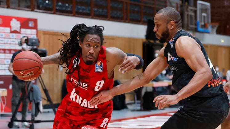 05 05 2021, Basketball, BBL 2020 2021, 33 Matchday, s Oliver Wuerzburg NINERS Chemnitz, GER, Wuerzburg, s Oliver Arena, Picture from left Robert Lowery s Oliver Wuerzburg and Virgil Matthews NINERS Chemnitz Copyright: HMBxMedia xHeikoxBecker