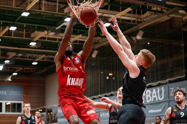 05 05 2021, Basketball, BBL 2020 2021, 33 Matchday, s Oliver Wuerzburg NINERS Chemnitz, GER, Wuerzburg, s Oliver Arena, picture from left Perry Jones III s Oliver Wuerzburg , Malte Ziegenhagen NINERS Chemnitz und Luis Figge NINERS Chemnitz Copyright: HMBxMedia xHeikoxBecker