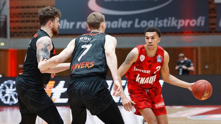 05 05 2021, Basketball, BBL 2020 2021, 33 Matchday, s Oliver Wuerzburg NINERS Chemnitz, GER, Wuerzburg, s Oliver Arena, from left Dominique Johnson NINERS Chemnitz , Jonas Richter NINERS Chemnitz and Tyson Ward s Oliver Wuerzburg Copyright: HMBxMedia xHeikoxBecker