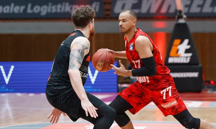 05 05 2021, Basketball, BBL 2020 2021, 33 Matchday, s Oliver Wuerzburg NINERS Chemnitz, GER, Wuerzburg, s Oliver Arena, from left Dominique Johnson NINERS Chemnitz and Alex King s Oliver Wuerzburg Copyright: HMBxMedia xHeikoxBecker