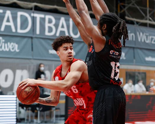 05 05 2021, Basketball, BBL 2020 2021, 33 Matchday, s Oliver Wuerzburg NINERS Chemnitz, GER, Wuerzburg, s Oliver Arena, Picture from left Joshua Obiesie s Oliver Wuerzburg , Isiaha Mike NINERS Chemnitz und Marcus Thornton NINERS Chemnitz Copyright: HMBxMedia xHeikoxBecker