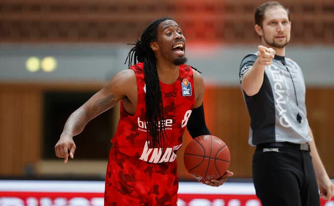 05 05 2021, Basketball, BBL 2020 2021, 33 matchday, s Oliver Wuerzburg NINERS Chemnitz, GER, Wuerzburg, s Oliver Arena, picture from left Robert Lowery s Oliver Wuerzburg Copyright: HMBxMedia xHeikoxBecker