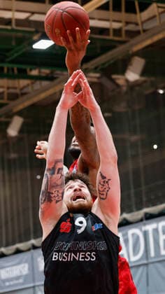 05 05 2021, Basketball, BBL 2020 2021, 33 Matchday, s Oliver Wuerzburg NINERS Chemnitz, GER, Wuerzburg, s Oliver Arena, picture from left Perry Jones III s Oliver Wuerzburg and Dominique Johnson NINERS Chemnitz Copyright: HMBxMedia xHeikoxBecker