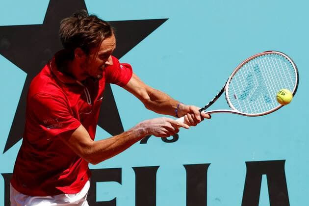 Daniil Medvedev of Russia in action against Alejandro Davidovich of Spain during their Mutua Madrid Open round of 16 match held in Madrid, Spain, 06 May 2021. Medvedev defeated Davidovich 4-6, 6-4 and 6-2. Mutua Madrid Open tennis tournament !ACHTUNG: NUR REDAKTIONELLE NUTZUNG!  Copyright: xCHEMAxMOYAx GRAF573 20210506-637559063645702287