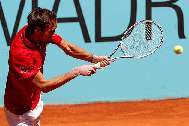 Daniil Medvedev of Russia in action against Alejandro Davidovich of Spain during their Mutua Madrid Open round of 16 match held in Madrid, Spain, 06 May 2021. Medvedev defeated Davidovich 4-6, 6-4 and 6-2. Mutua Madrid Open tennis tournament !ACHTUNG: NUR REDAKTIONELLE NUTZUNG!  Copyright: xCHEMAxMOYAx GRAF571 20210506-637559063660233346
