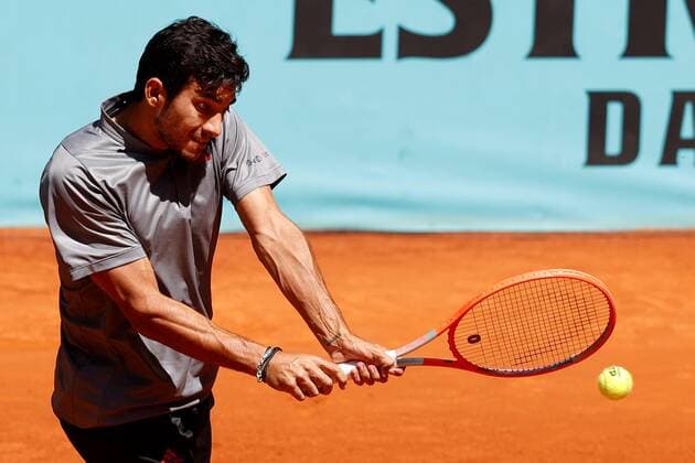 Alejandro Davidovich of Spain in action against Daniil Medvedev of Russia during their Mutua Madrid Open round of 16 match held in Madrid, Spain, 06 May 2021. Medvedev defeated Davidovich 4-6, 6-4 and 6-2. Mutua Madrid Open tennis tournament !ACHTUNG: NUR REDAKTIONELLE NUTZUNG!  Copyright: xCHEMAxMOYAx GRAF586 20210506-637559065670727884