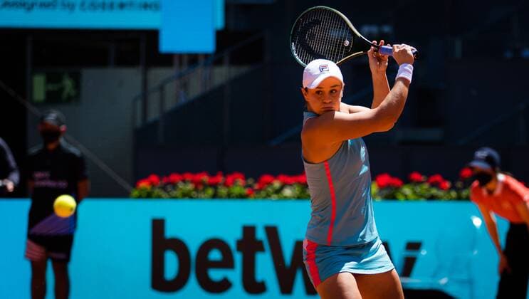 Mandatory Credit: Photo by Rob Prange Shutterstock (11888296r) Ashleigh Barty of Australia in action during the semi-final of the 2021 Mutua Madrid Open WTA, Tennis Damen 1000 tournament Mutua Madrid Open, Tennis, La Caja Magica, Madrid, Spain - 06 May 2021 Mutua Madrid Open, Tennis, La Caja Magica, Madrid, Spain - 06 May 2021  Copyright: xRobxPrange Shutterstockx 11888296r