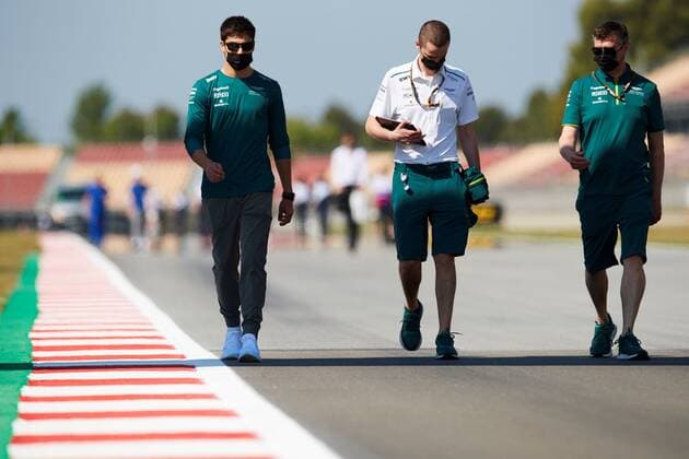 Canadian Formula One driver Lance Stroll (L) of Aston Martin F1 Team inspects the track with members of his team ahead of Spanish Grand Prix at Montmelo racetrack in Barcelona, Spain, 06 May 2021. The Formula One Grand Prix of Spain will take place on 09 May 2021. Track inspection at Montmelo !ACHTUNG: NUR REDAKTIONELLE NUTZUNG!  Copyright: xAlejandroxGarciax GRAFCAT2485 20210506-637559075251236639