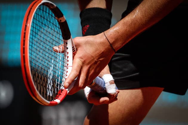 Sport Bilder des Tages Sport Bilder des Tages May 6, 2021, MADRID, MADRID, SPAIN: Dominic Thiem of Austria in action during his Men s Singles match, round of 16, against Alex de Minaur of Australia on the ATP, Tennis Herren Masters 1000 - Mutua Madrid Open 2021 at La Caja Magica on May 6, 2021 in Madrid, Spain. MADRID SPAIN - ZUMAa181 20210506_zaa_a181_002 Copyright: xOscarxJ.xBarrosox