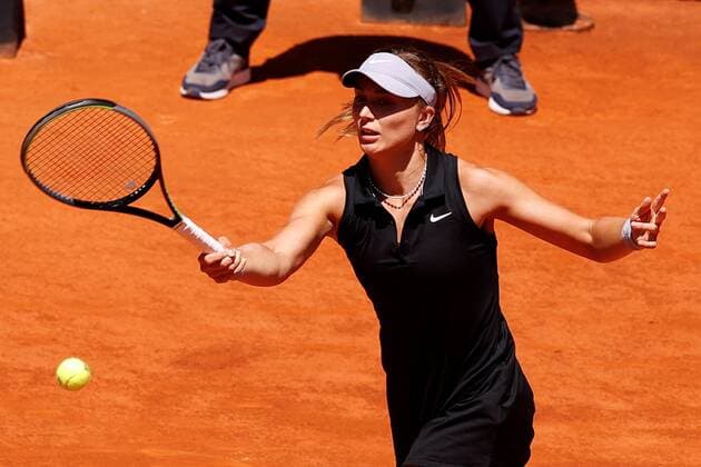 CAPTION CORRECTION: ROUND Paula Badosa of Spain in action against Ashleigh Barty of Australia during their Mutua Madrid Open women s semi-final match held in Madrid, Spain, 06 May 2021. Mutua Madrid Open tennis tournament !ACHTUNG: NUR REDAKTIONELLE NUTZUNG!  Copyright: xCHEMAxMOYAx GRAF657 20210506-637559129102896306