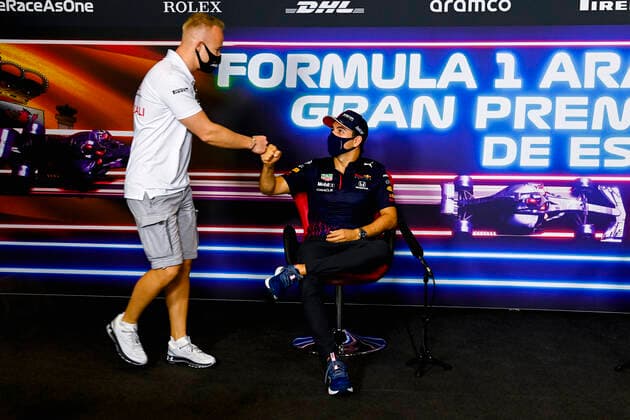 F1 Grand Prix of Spain 9 Nikita Mazepin (RUS, Haas F1 Team), 11 Sergio Perez (MEX, Red Bull Racing), F1 Grand Prix of Spain at Circuit de Barcelona-Catalunya on May 6, 2021 in Barcelona, Spain. (Photo by Mark Sutton LAT Motorsport Images FIA Pool via HOCH ZWEI) Barcelona Spain Poolfoto HOCH ZWEI Pool Motorsport Images ,EDITORIAL USE ONLY