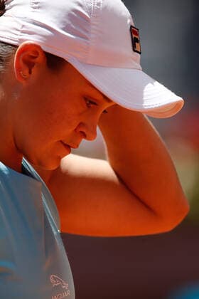 May 6, 2021, MADRID, MADRID, SPAIN: Ashleigh Barty of Australia in action during her Women s Singles match, Semifinals, against Paula Badosa of Spain on the WTA, Tennis Damen 1000 - Mutua Madrid Open 2021 at La Caja Magica on May 6, 2021 in Madrid, Spain. MADRID SPAIN - ZUMAa181 20210506_zaa_a181_086 Copyright: xOscarxJ.xBarrosox