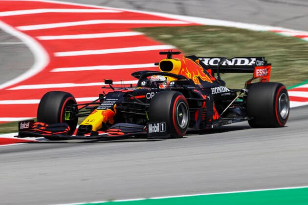 33 VERSTAPPEN Max (nld), Red Bull Racing Honda RB16B, action during the Formula 1 Aramco Gran Premio De Espana 2021 from May 07 to 10, 2021 on the Circuit de Barcelona-Catalunya, in Montmelo, near Barcelona, Spain - FORMULE 1 : Grand prix d Espagne - Barcelone - Essais - 07 05 2021 DPPI Panoramic 