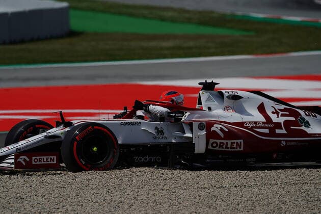 F1 Aramco Grand Prix of Spain 2021 07 05 2021, Circuit de Catalunya, Barcelona, F1 Aramco Grand Prix of Spain 2021 , in the picture test driver Robert Kubica POL 88 , Alfa Romeo Racing ORLEN rides into the gravel at the new turn 10, Kubica has to give up the practice session nordphotoxGmbHx xBratic nph00250