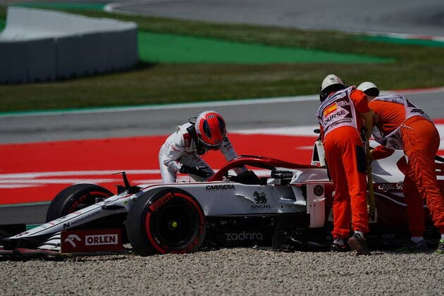 F1 Aramco Grand Prix of Spain 2021 07 05 2021, Circuit de Catalunya, Barcelona, F1 Aramco Grand Prix of Spain 2021 , in the picture test driver Robert Kubica POL 88 , Alfa Romeo Racing ORLEN rides into the gravel in the new turn 10, Kubica has to give up the practice, he tries desperately to put the steering wheel on again nordphotoxGmbHx xBratic nph00250