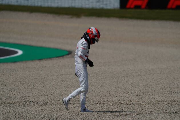 F1 Aramco Grand Prix of Spain 2021 07 05 2021, Circuit de Catalunya, Barcelona, F1 Aramco Grand Prix of Spain 2021 , in the picture test driver Robert Kubica POL 88 , Alfa Romeo Racing ORLEN rides into the gravel at the new turn 10, Kubica has to give up the practice session nordphotoxGmbHx xBratic nph00250