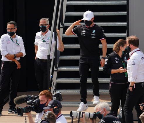 F1 Aramco Grand Prix of Spain 2021 07 05 2021, Circuit de Catalunya, Barcelona, F1 Aramco Grand Prix of Spain 2021 , in picture Valtteri Bottas FIN 77 , Mercedes AMG Petronas Formula One Team salutes towards team principal and managing director Toto Wolff Mercedes AMG Petronas F1 Team nordphotoxGmbHx xBratic nph00250