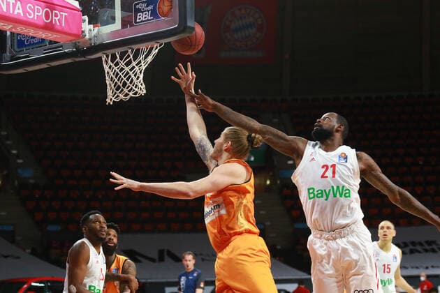 21 James Gist FCBB vs 21 Dylan Osetkowski Ulm Basketball, Easycredit BBL, FC Bayern München Ratiopharm Ulm at Audi Dome on 07 05 2021 PHOTO Mladen Lackovic LakoPress