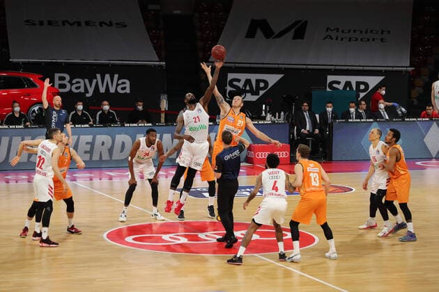 Tip Off of the match GER, FC Bayern Basketball vs ratiopharm ulm, Basketball, 1 Bundesliga, Season 2020 2021, 07 05 2021, GER, FC Bayern Basketball vs ratiopharm ulm, Basketball, 1 Bundesliga, Season 2020 2021, 07 05 2021, Muenchen Copyright: xEIBNER MarcelxEngelbrechtx EP_EER