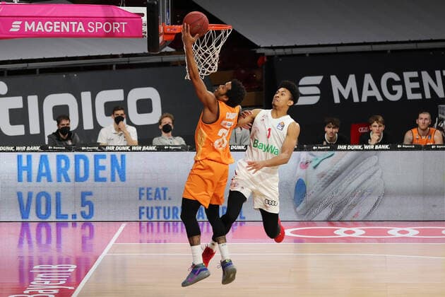 Duel between Troy Caupain Ulm and Jason George Munich GER, FC Bayern Basketball vs ratiopharm ulm, Basketball, 1 Bundesliga, Season 2020 2021, 07 05 2021, GER, FC Bayern Basketball vs ratiopharm ulm, Basketball, 1 Bundesliga, Season 2020 2021, 07 05 2021, Munich Copyright: xEIBNER MarcelxEngelbrechtx EP_EER