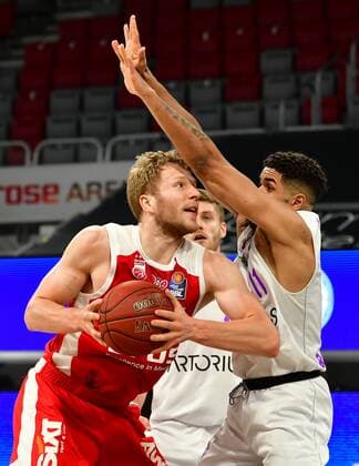 BAMBERG 07 05 2021 Basketball easycredit 1 Basketball Bundesliga 30 Matchday Brose Bamberg vs BG Göttingen Christian Sengfelder 43, Brose Bamberg vs Marvin Omuvwie 11, BG Göttingen Photo Hans Martin Issler isslerimages Brose Bamberg vs BG Göttingen