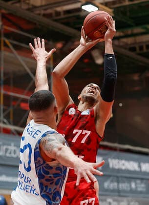 07 05 2021, Basketball, BBL 2020 2021, 28 Matchday, s Oliver Wuerzburg FRAPORT SKYLINERS, GER, Wuerzburg, s Oliver Arena, picture from left Rasheed Moore Fraport Skyliners and Alex King s Oliver Wuerzburg Copyright: HMBxMedia xHeikoxBecker