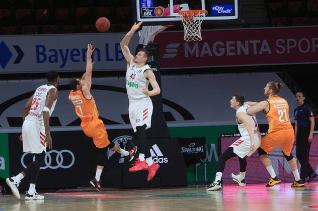 07 05 2021, BBL, FC Bayern Basketball vs Ulm, Sport, Audi Dome Muenchen, in picture JaJuan Johnson FCB Basketball , John Petrucelli ratiopharm Ulm , Leon Radosevic FCB Basketball , David Kraemer FCB Basketball and Dylan Osetkowski ratiopharm Ulm