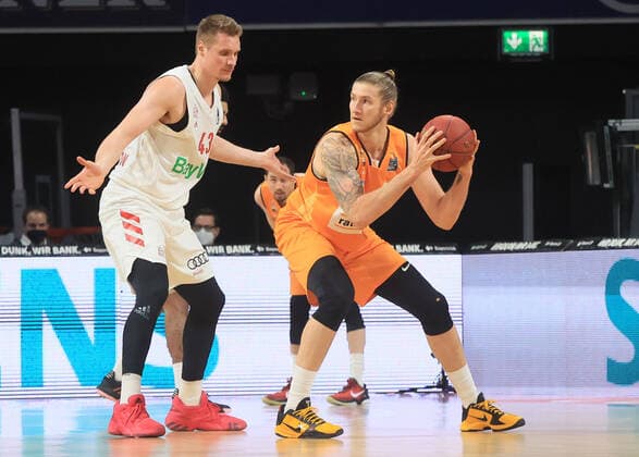 07 05 2021, BBL, FC Bayern Basketball vs Ulm, sports, Audi Dome Munich, in picture Leon Radosevic FCB Basketball vs Dylan Osetkowski ratiopharm Ulm