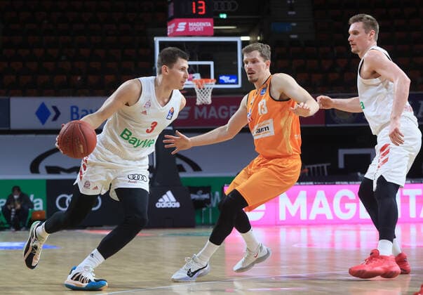 07 05 2021, BBL, FC Bayern Basketball vs Ulm, Sport, Audi Dome Muenchen, in picture David Kraemer FCB Basketball , Andreas Obst ratiopharm Ulm and Leon Radosevic FCB Basketball
