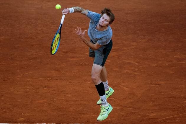 Aleksandr Bublik of Kazakhstan in action against Casper Ruud of Norway during the Mutua Madrid Open quarterfinal match against held in Madrid, Spain, 07 May 2021. Mutua Madrid Open tennis tournament !ACHTUNG: NUR REDAKTIONELLE NUTZUNG!  Copyright: xRodrigoxJimenezx GRAF1771 20210507-637560155591782408