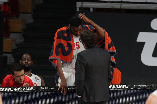 Jajuan Johnson Muenchen in conversation with head coach Andrea Trinchieri Muenchen GER, FC Bayern Basketball vs ratiopharm ulm, Basketball, 1 Bundesliga, Season 2020 2021, 07 05 2021, GER, FC Bayern Basketball vs ratiopharm ulm, Basketball, 1 Bundesliga, Season 2020 2021, 07 05 2021, Muenchen Copyright: xEIBNER MarcelxEngelbrechtx EP_EER