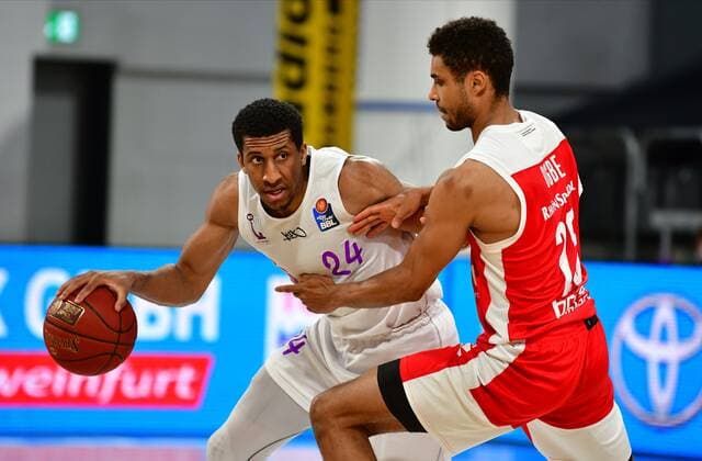 BAMBERG 07 05 2021 Basketball easycredit 1 Basketball Bundesliga 30 Matchday Brose Bamberg vs BG Göttingen Aubrey Dawkins 24, BG Göttingen vs Kenneth Ogbe 25, Brose Bamberg Photo Hans Martin Issler isslerimages Brose Bamberg vs BG Göttingen